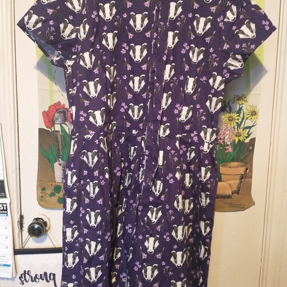 QUIRKY AND BEAUTIFUL RUN & FLY "BADGER PRINT" TEA PARTY DRESS - Picture 8 of 12